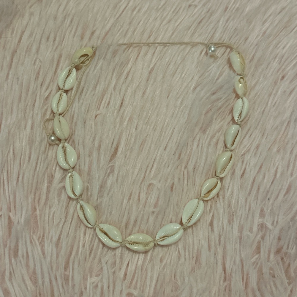 Elegant Cream Shell Necklace